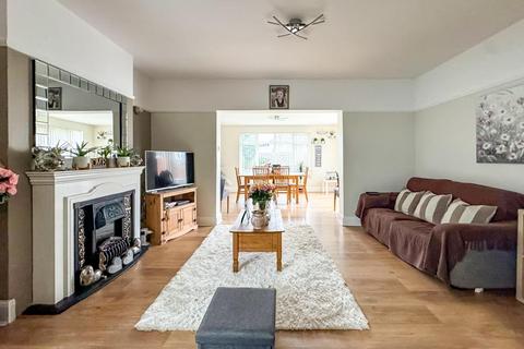 4 bedroom chalet for sale, Southend Road, Rochford SS4