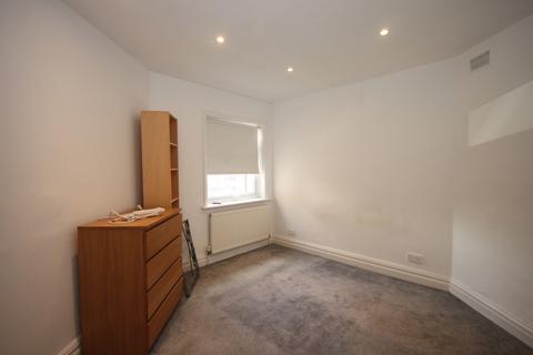 2 bedroom flat to rent, Finchley Road, London NW11