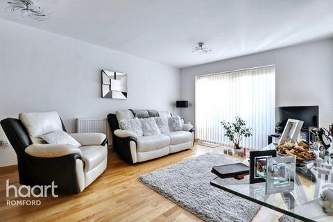 2 bedroom apartment for sale, Whitaker Court, Hornchurch, RM11 1GU