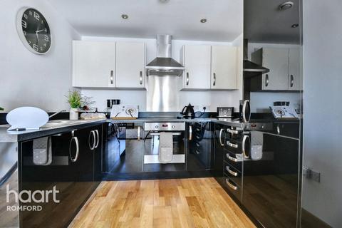 2 bedroom apartment for sale, Whitaker Court, Hornchurch, RM11 1GU