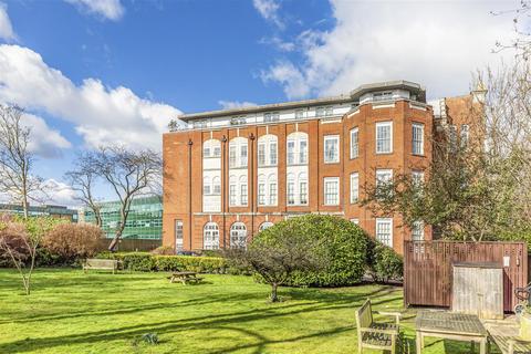 2 bedroom flat to rent, West Hill, Putney SW15