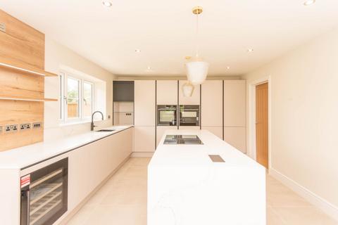 5 bedroom detached house for sale, Normanhurst Park, Matlock DE4