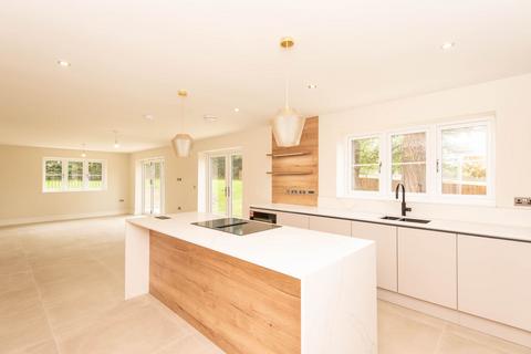 5 bedroom detached house for sale, Normanhurst Park, Matlock DE4