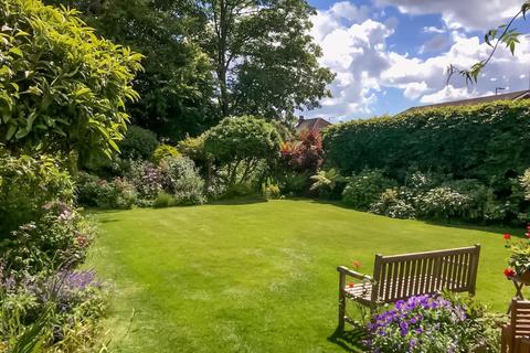 4 Third Avenue, Worthing, BN14 9NZ