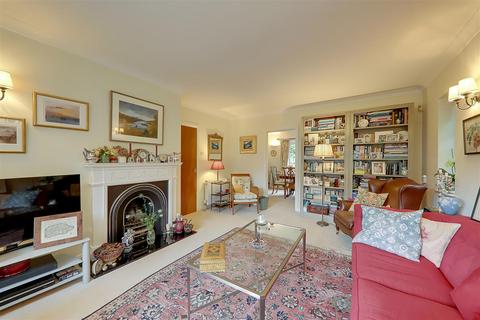 4 Third Avenue, Worthing, BN14 9NZ