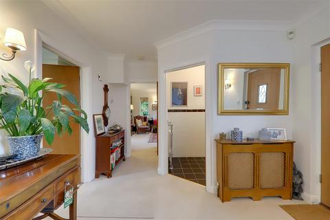 4 Third Avenue, Worthing, BN14 9NZ