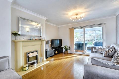 42 Appledore Avenue, Nottingham, NG8 2RW