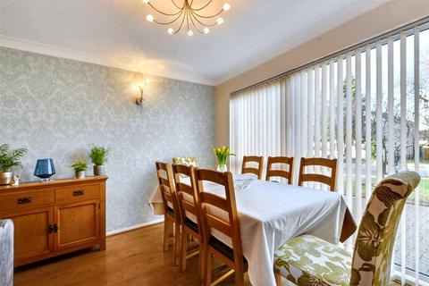 42 Appledore Avenue, Nottingham, NG8 2RW