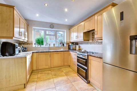 42 Appledore Avenue, Nottingham, NG8 2RW