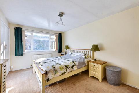 42 Appledore Avenue, Nottingham, NG8 2RW