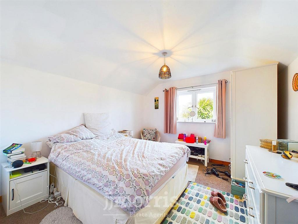 Bedroom 1 (Rear)