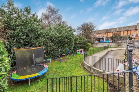 Flat 18, Mill Cross Court Windmill Road, Brentford, TW8 9NA