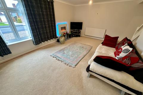 2 bedroom chalet for sale, Sandringham Close, Ipswich IP2