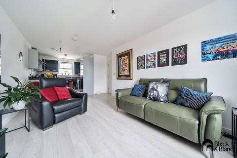 3 bedroom apartment for sale, Barbican Court, 37 Renwick Drive, Bromley, BR2