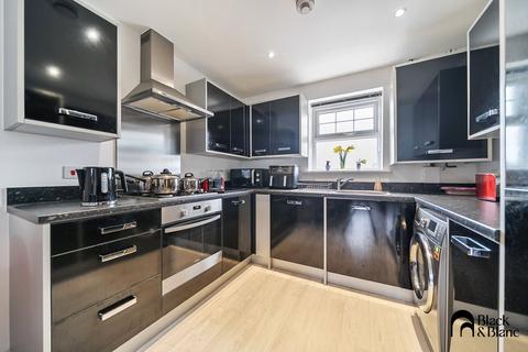 3 bedroom apartment for sale, Barbican Court, 37 Renwick Drive, Bromley, BR2