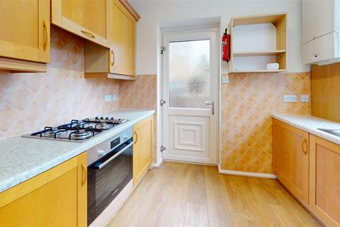 3 bedroom semi-detached house to rent, Grange Close, Ilkley