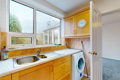 3 bedroom semi-detached house to rent, Grange Close, Ilkley