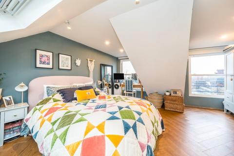 45 Bramshot Avenue, London, SE7 7HX