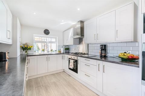 4 bedroom semi-detached house for sale, Saxon Road, London