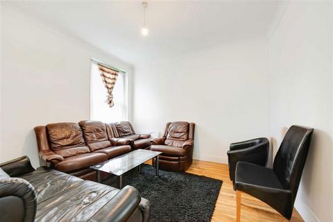 3 bedroom flat for sale, Larch Road, London NW2