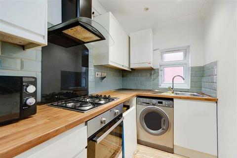 3 bedroom flat for sale, Larch Road, London NW2