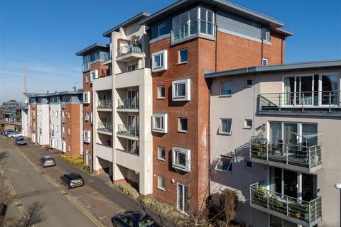 2 bedroom flat for sale, Stanton House, Aylesbury HP21