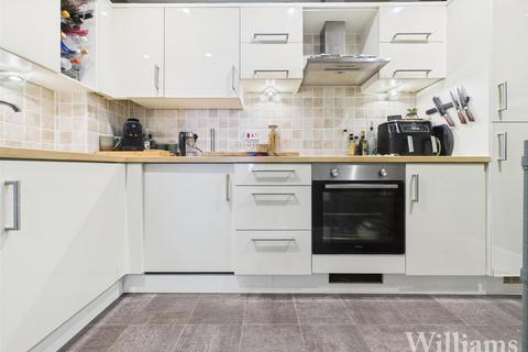 2 bedroom flat for sale, Stanton House, Aylesbury HP21