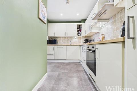2 bedroom flat for sale, Stanton House, Aylesbury HP21