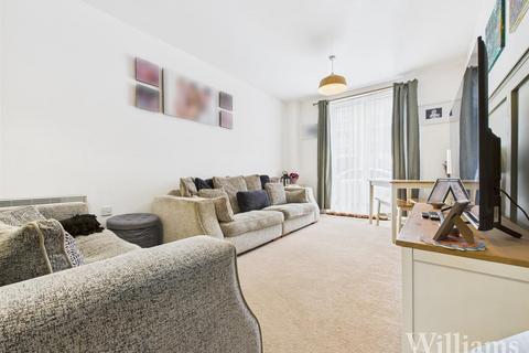 2 bedroom flat for sale, Stanton House, Aylesbury HP21