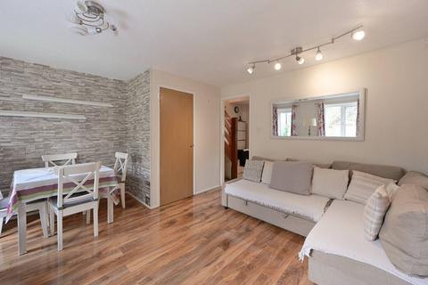 2 bedroom terraced house to rent, Emerald Close, Beckton, London, E16