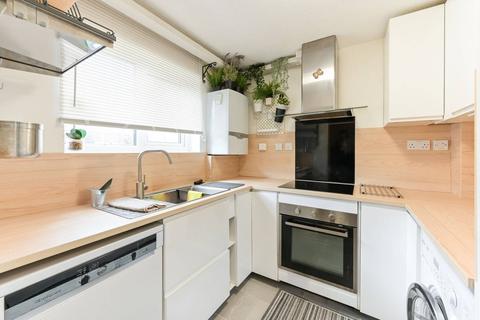 2 bedroom terraced house to rent, Emerald Close, Beckton, London, E16