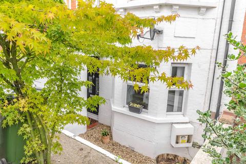 28b Combedale Road, London, SE10 0LG