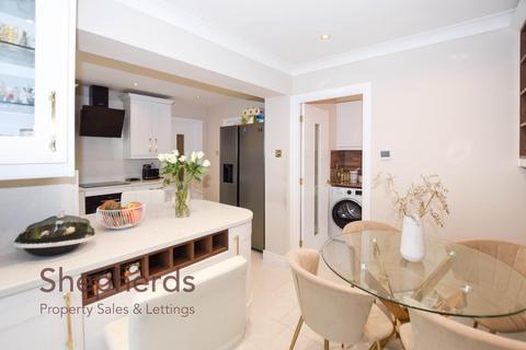 4 bedroom detached house for sale, Norwood Road, Cheshunt EN8