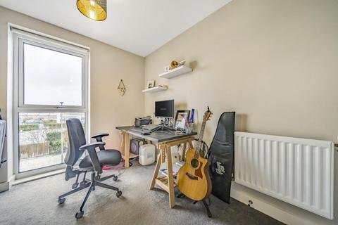 3 bedroom flat for sale, Apple Yard, Anerley