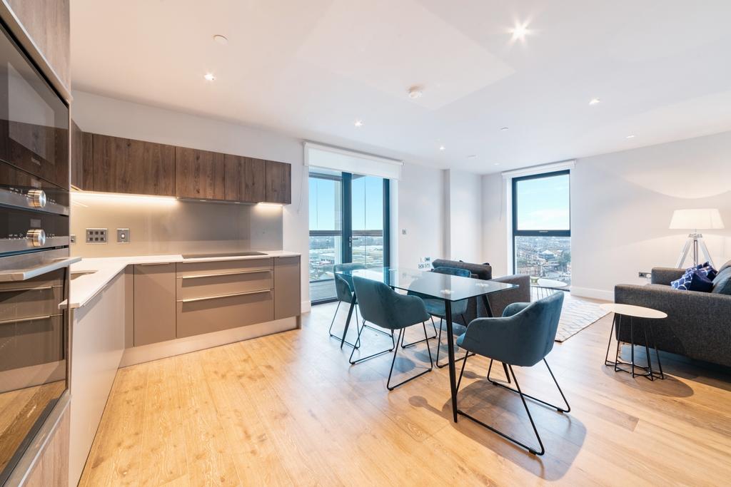 Battersea Gardens, St Josephs Street... 2 bed flat - £3,575 pcm (£825 pw)