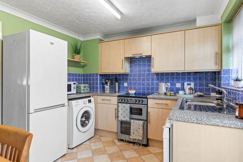 2 bedroom semi-detached house for sale, Howard Road, Crawley RH11