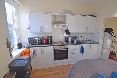 2 bedroom flat to rent, Whitchurch Road, Heath, Cardiff