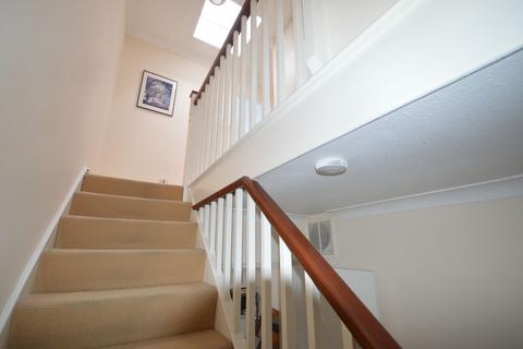 3 bedroom apartment to rent, Grove Court, Beaconsfield HP9