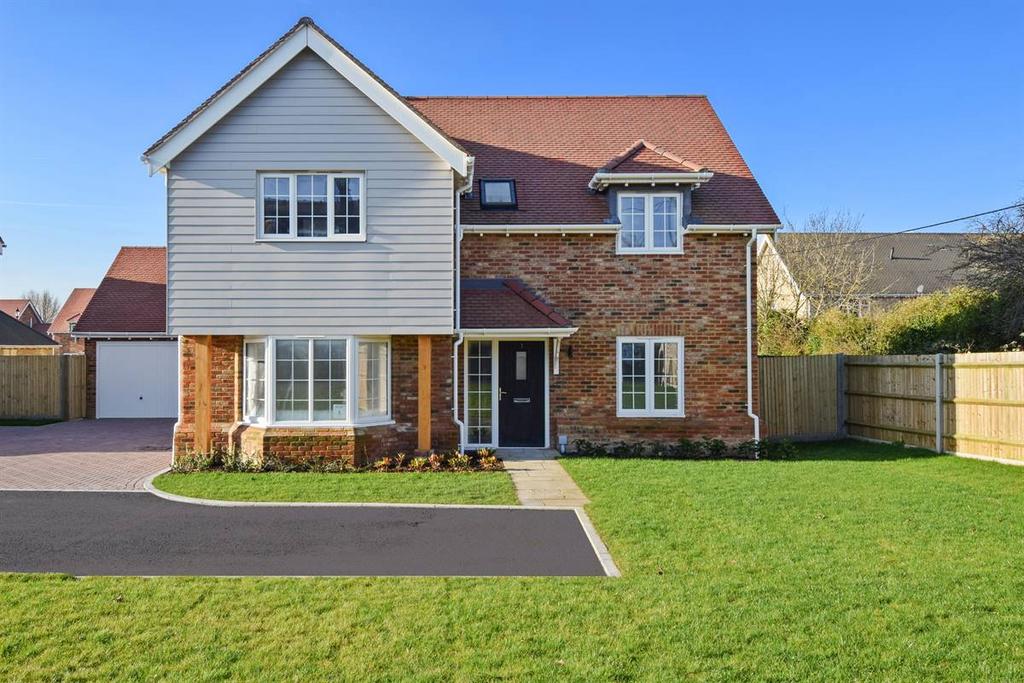 Acorn Close, St. Nicholas At Wade... 4 bed detached house for sale - £