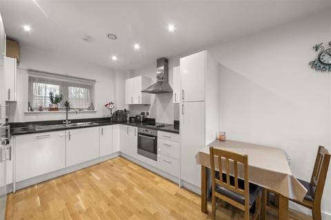 1 bedroom flat for sale, Chrislea Close, Hounslow TW5