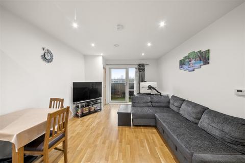 1 bedroom flat for sale, Chrislea Close, Hounslow TW5