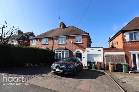 3 bedroom semi-detached house to rent, Daisy Bank Crescent, Walsall