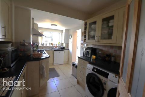 3 bedroom semi-detached house to rent, Daisy Bank Crescent, Walsall