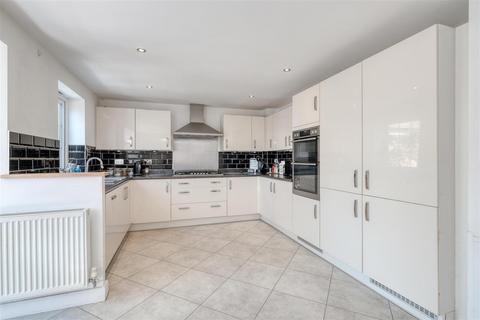 37 Galloway Road, Drakelow, Burton-on-trent, DE15 9UJ