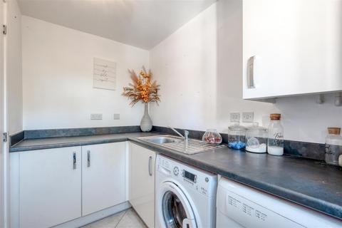 37 Galloway Road, Drakelow, Burton-on-trent, DE15 9UJ