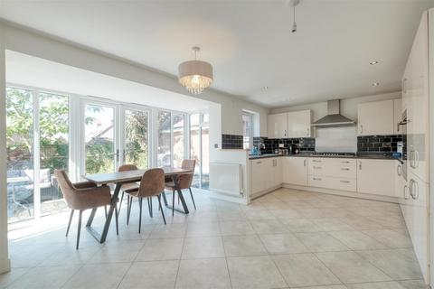 37 Galloway Road, Drakelow, Burton-on-trent, DE15 9UJ