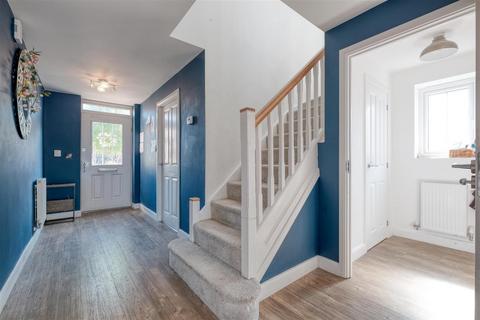 37 Galloway Road, Drakelow, Burton-on-trent, DE15 9UJ