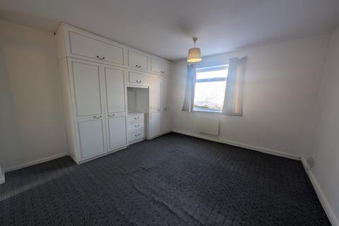 1 bedroom apartment to rent, Cliffe Gardens, Shipley, West Yorkshire