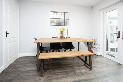 16 Augustus Road, Hockliffe, Leighton Buzzard, LU7 9NS