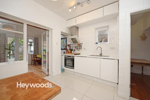 22 Barnfield, Stoke-on-trent, ST4 5JE